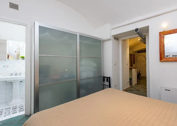 Guesthost - Rione Vi Parione Comfy Apartment Rom